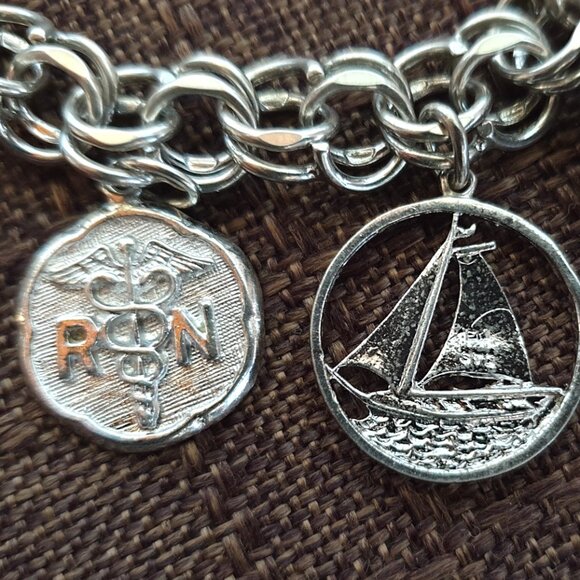 Rare Chunky Vintage Sterling Silver Commemorative Charm Bracelet – 39 grams - Picture 7 of 16